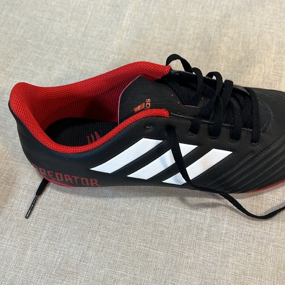 Men’s Adidas predator indoor soccer shoe - Picture 7 of 7